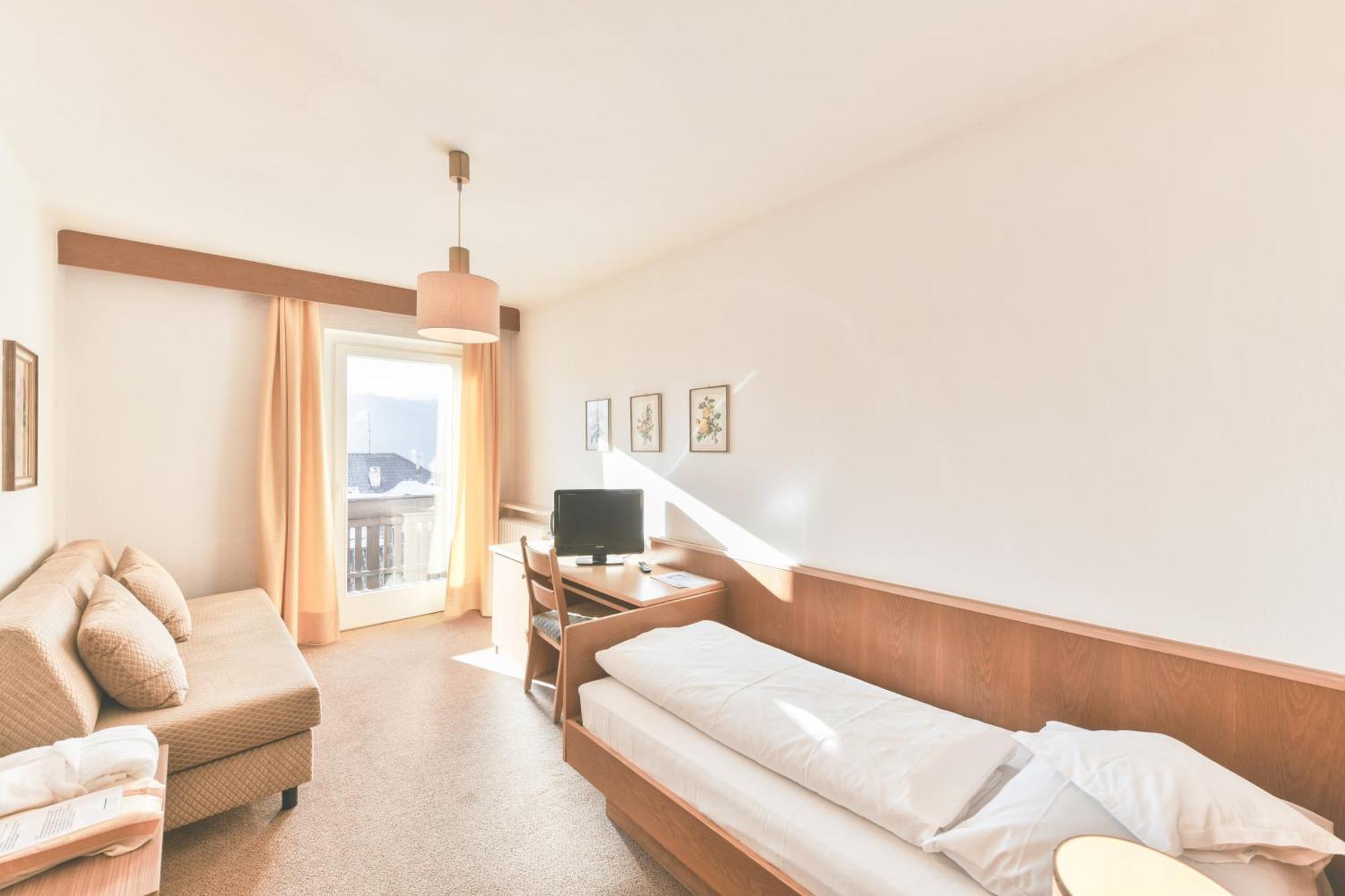 Einzelzimmer mit Balkon