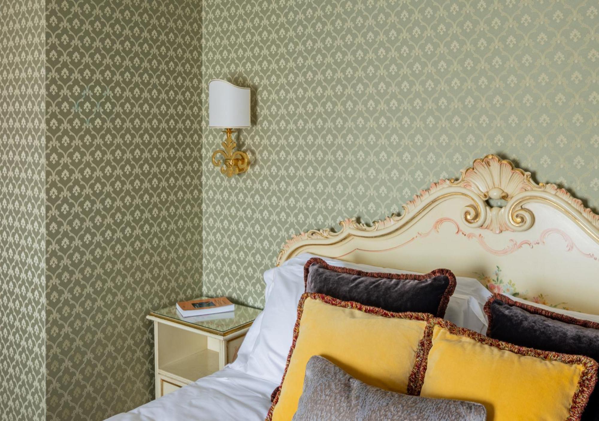 Deluxe Room,1758315445:JPEG