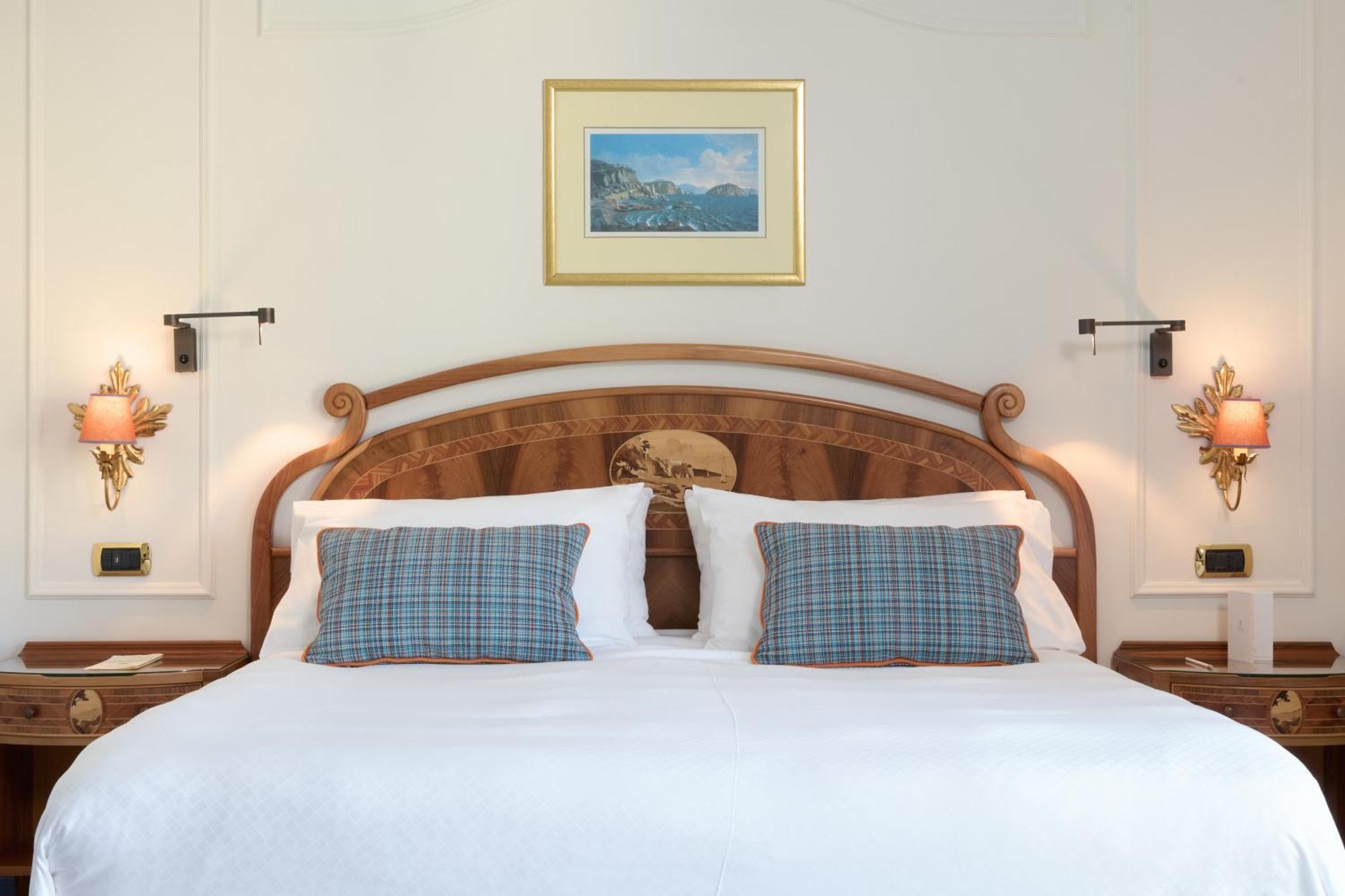 Deluxe Double or Twin Room with Side Sea View,1758524962:JPEG