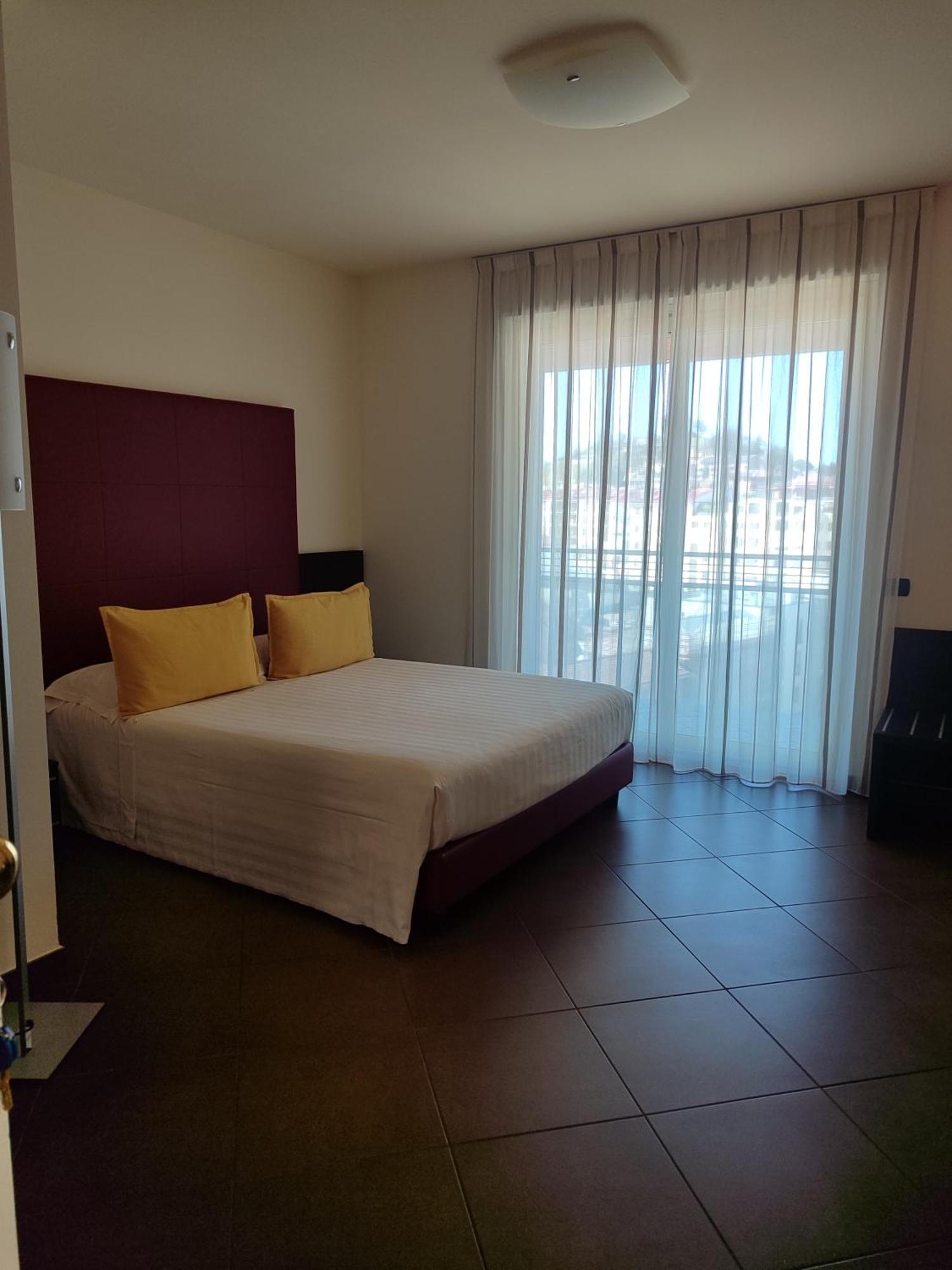 Appartamento con 2 Camere da Letto e Balcone