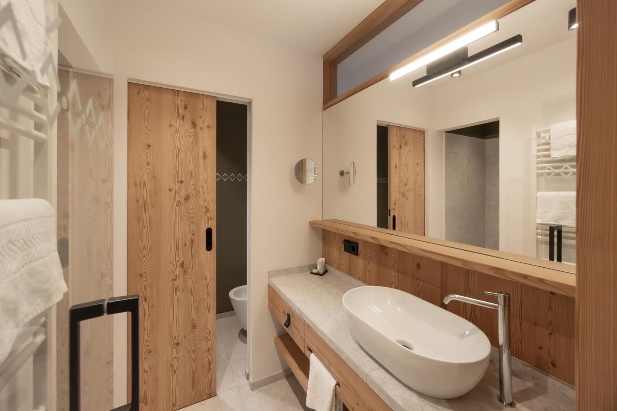 Large Double Room,1765198017:JPEG