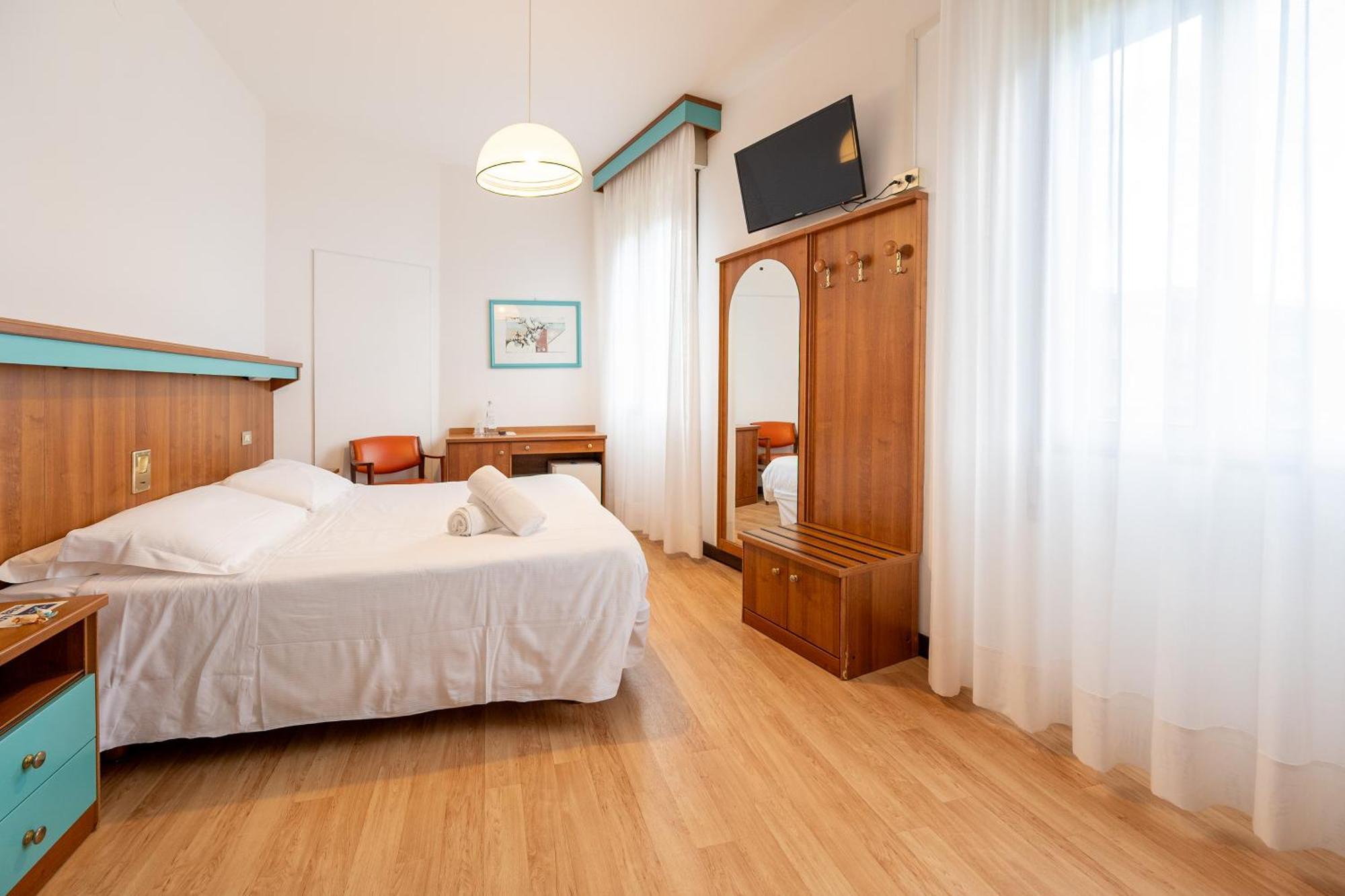 Doppel-/Zweibettzimmer mit Stadtblick
