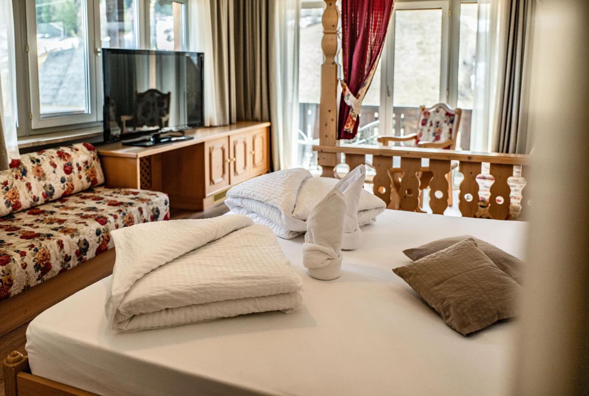 Large Double Room,1772922154:JPEG