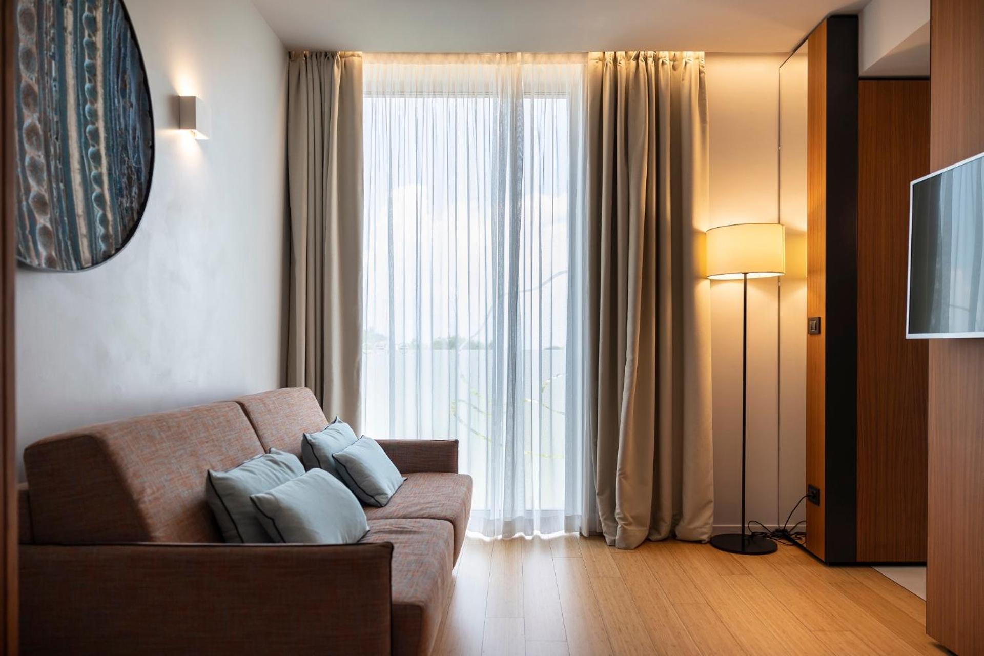 Suite with Lake View and Spa Access