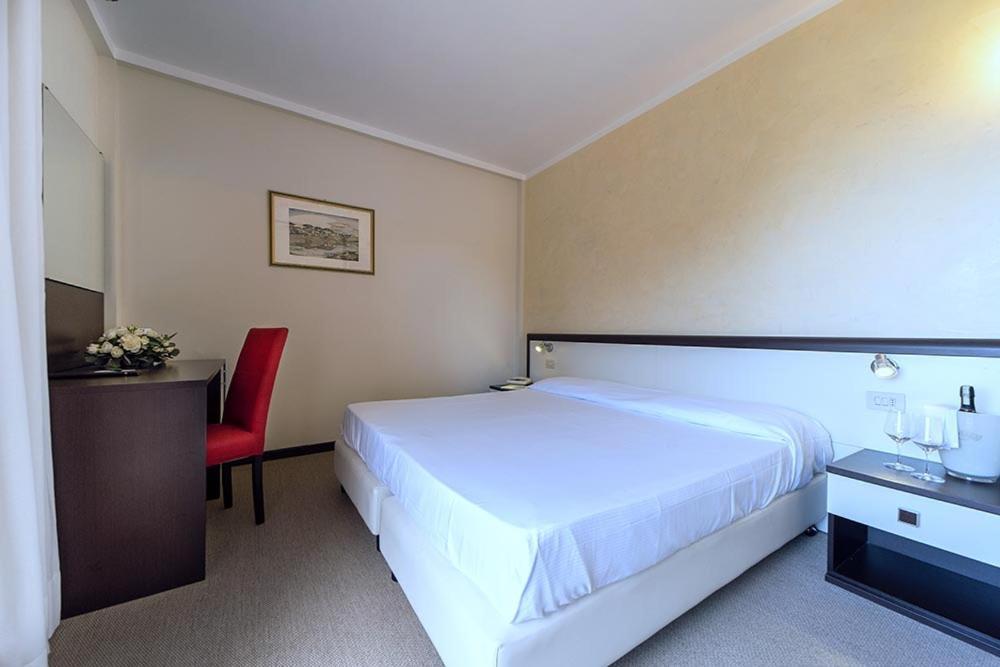 Double or Twin Room Sea View