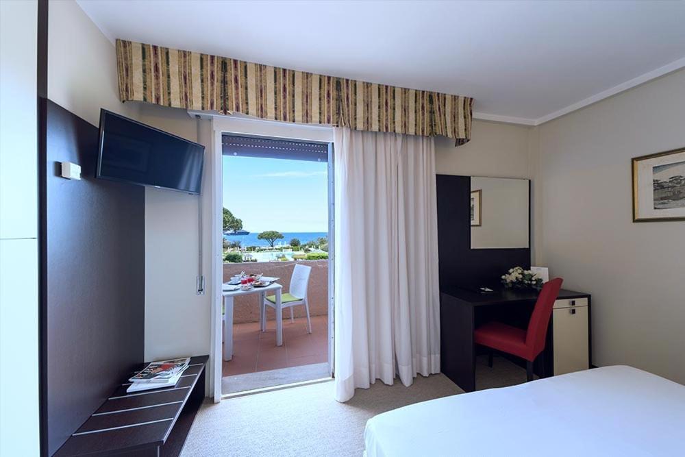 Double or Twin Room Sea View