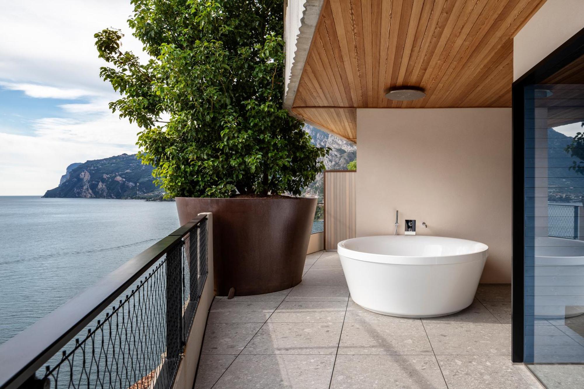 Suite met Eigen Spa en Uitzicht op het Meer