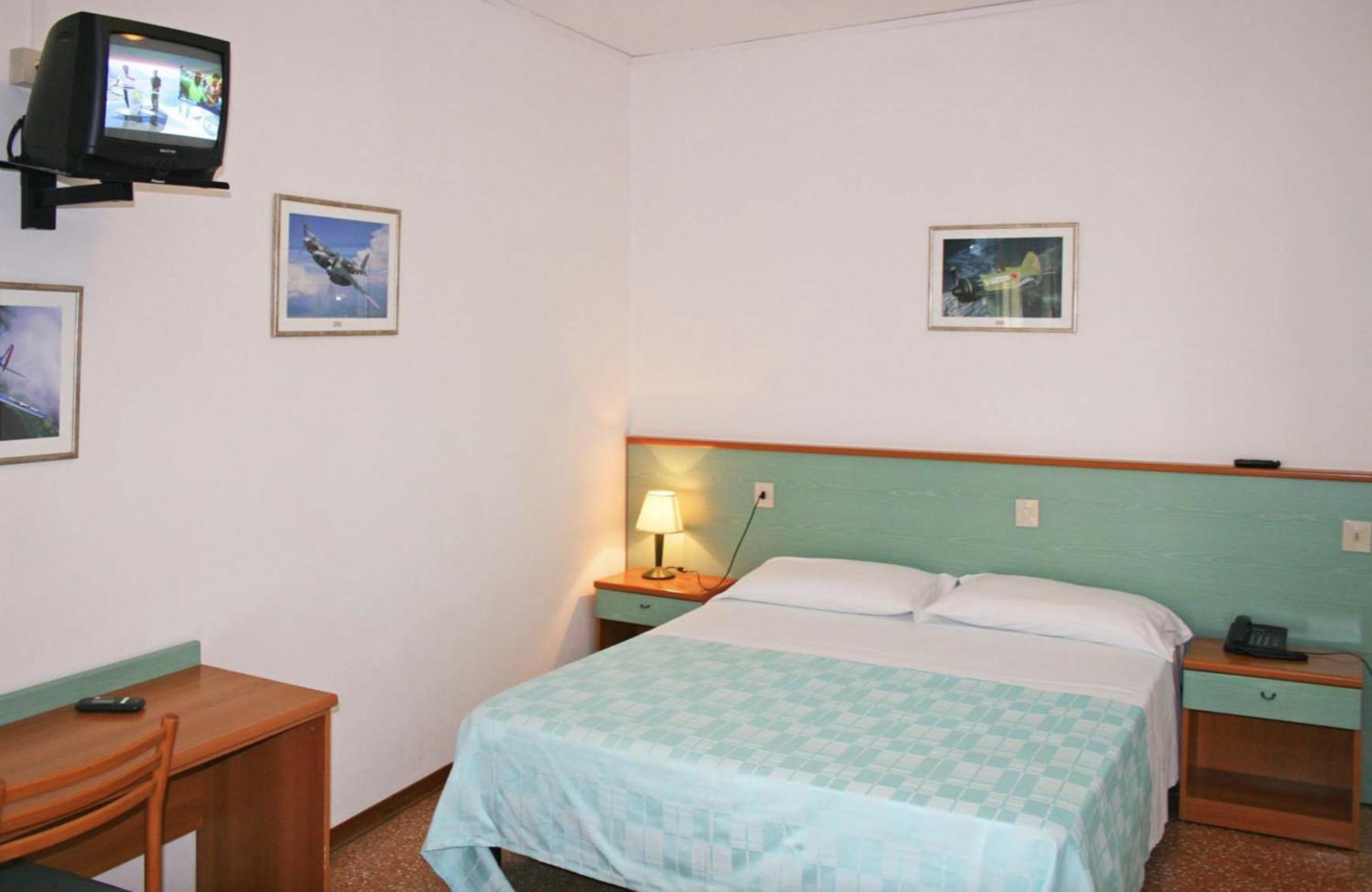 Tweepersoonskamer met 1 of 2 Bedden en Zijdelings Uitzicht op Zee