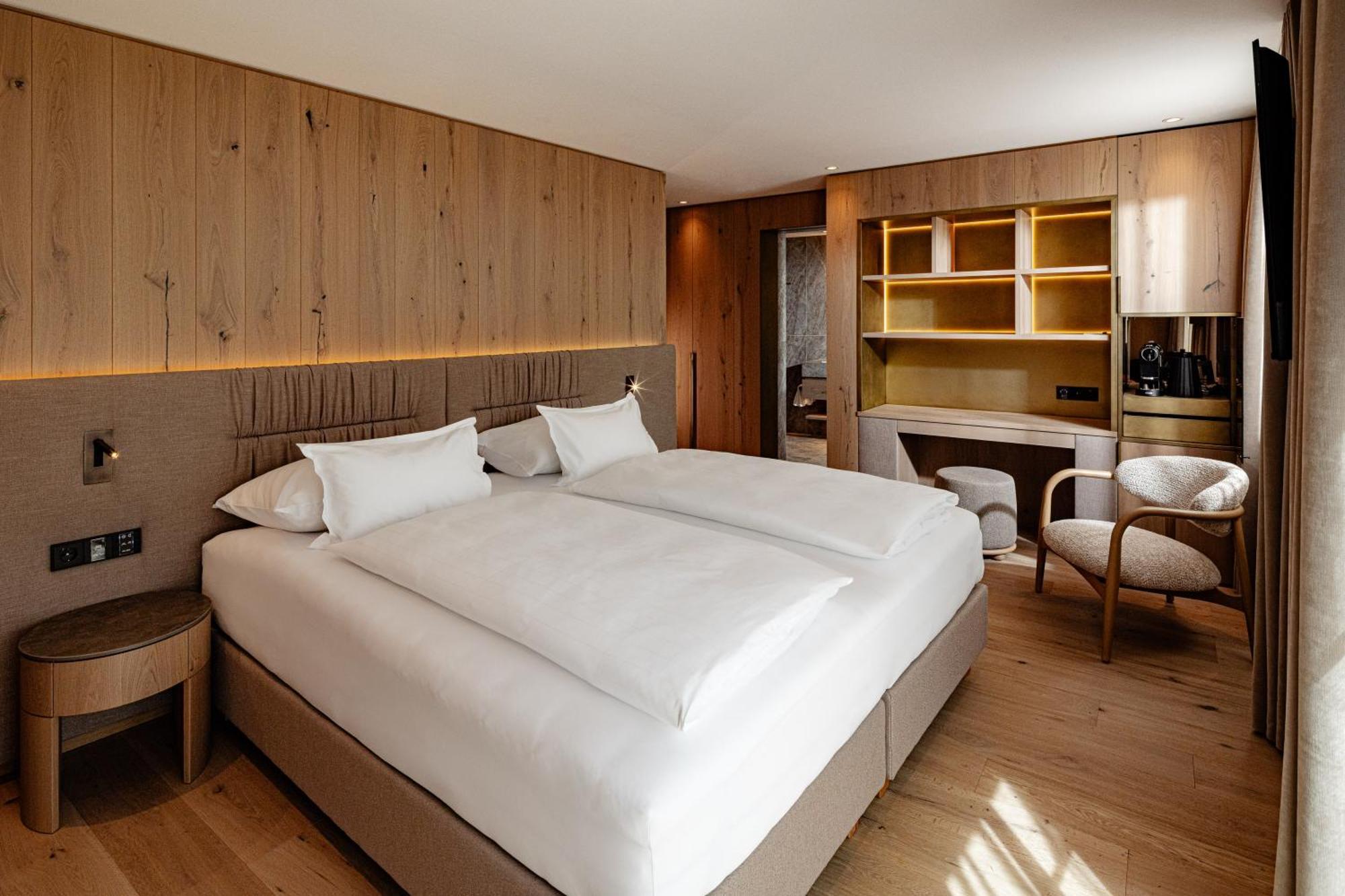Deluxe Double or Twin Room Mountain View