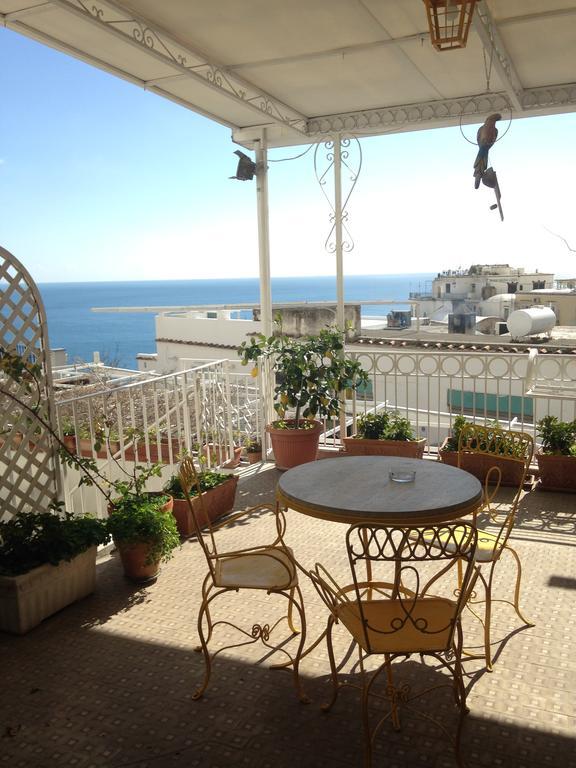 Quarto com Cama de Casal ou 2 de Solteiro e Terraço