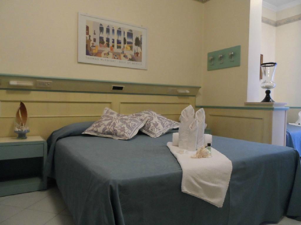 Large Double or Twin Room