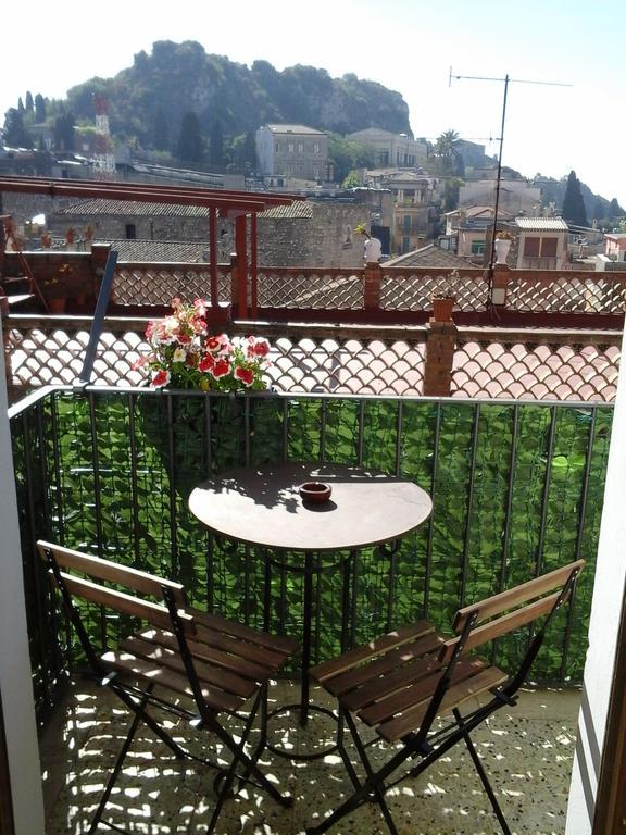 Tweepersoonskamer met Eigen Externe Badkamer en Balkon