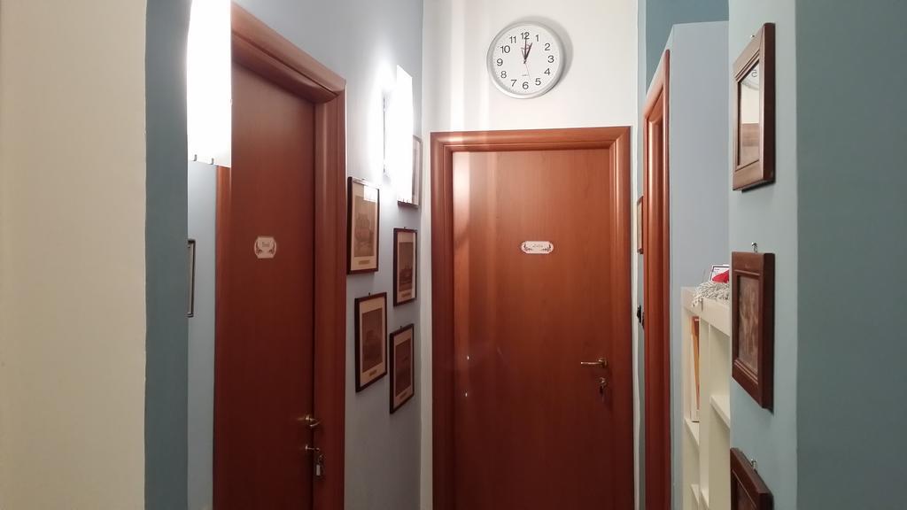 Tweepersoonskamer met 2 Aparte Bedden en Eigen Badkamer