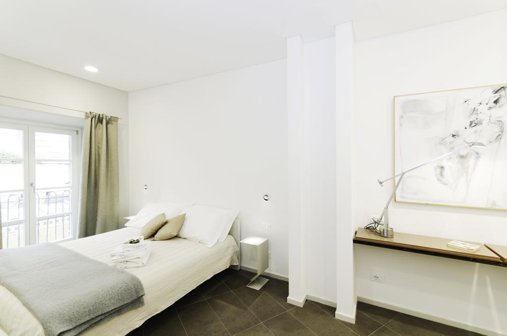 Deluxe Double Room Shower
