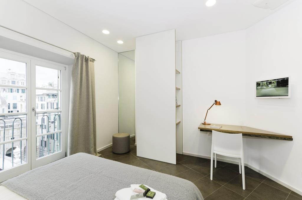 Deluxe Double Room Shower