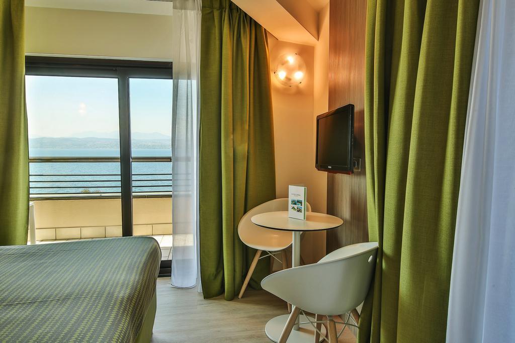 Superior Doppel-/Zweibettzimmer mit Balkon und Seeblick