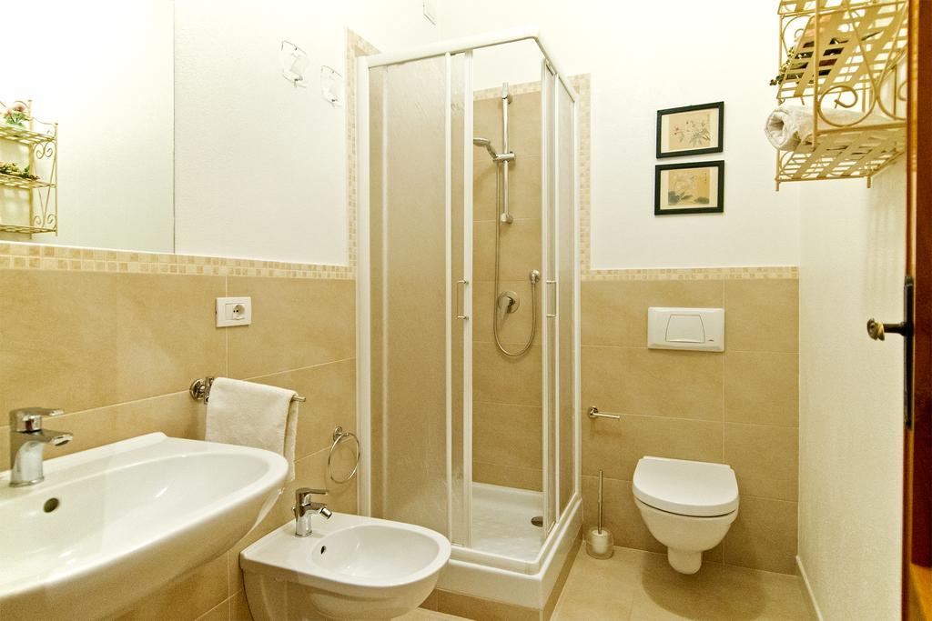 Doppel-/Zweibettzimmer mit privatem, externem Bad
