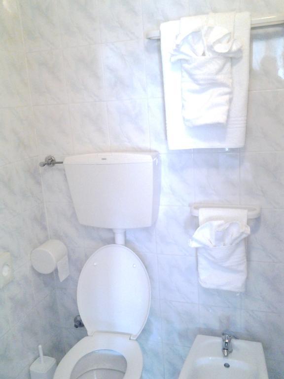 Single Room,379503841:JPEG
