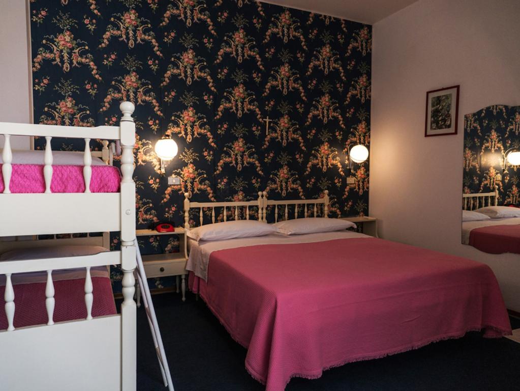 Standard Triple Room,235347557:JPEG