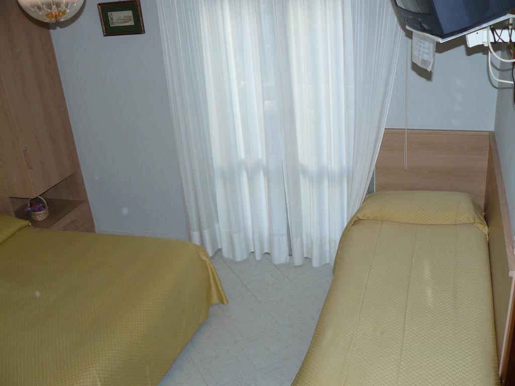 Triple Room,1403129942:JPEG