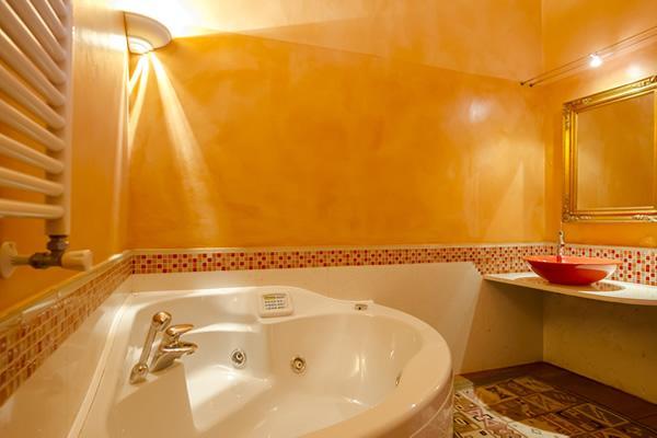 Tweepersoonskamer met 1 of 2 Bedden en Eigen Externe Badkamer