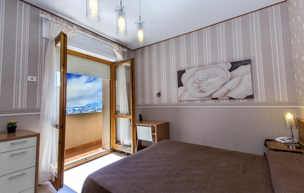 Double Room,681693402:JPEG