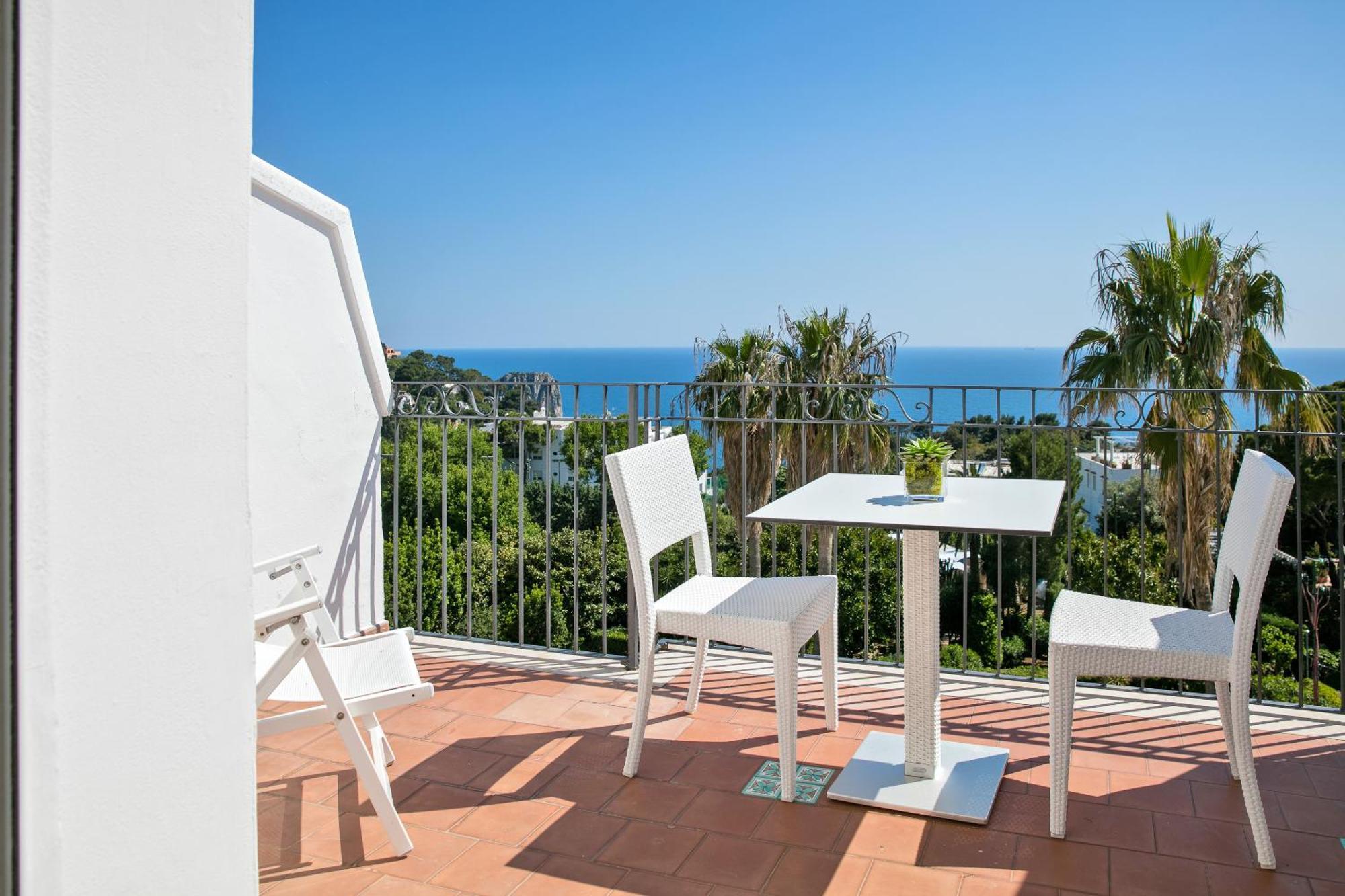 Double Room with Balcony and Sea View,685698654:JPEG