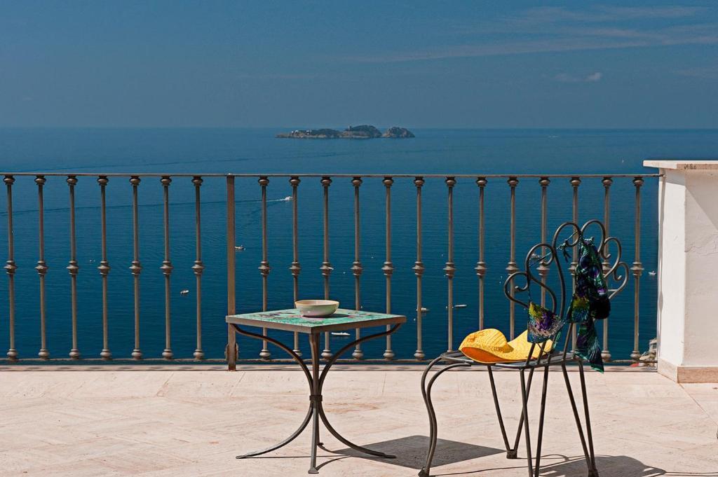 Dois Quartos Conjugados com Terraço e Vista do Mar (4 Adultos)