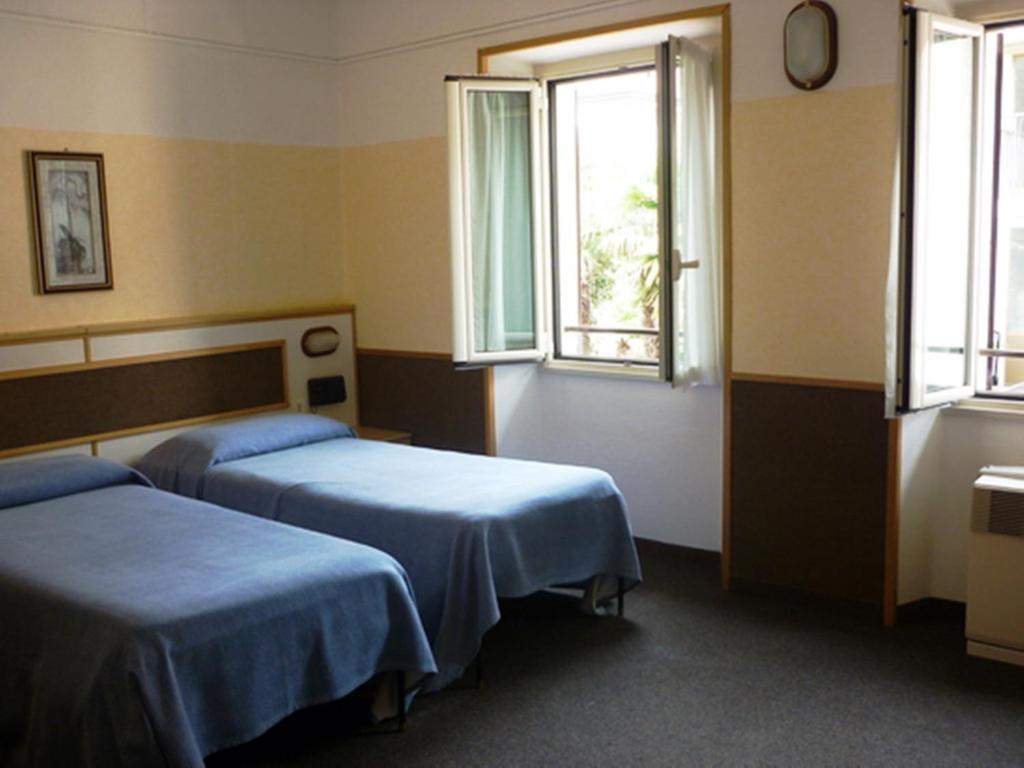 Tweepersoonskamer met 2 Aparte Bedden