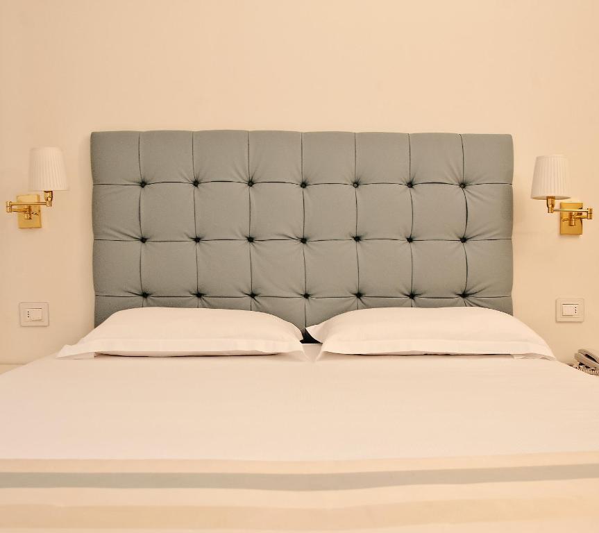 Double or Twin Room with Partial Sea View,31589627:JPEG