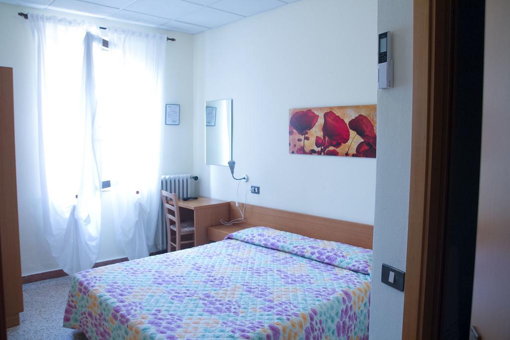 Doppel- oder Zweibettzimmer