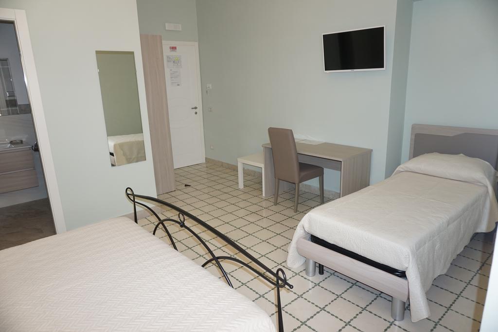 Deluxe Room (2 Adults + 1 Child)