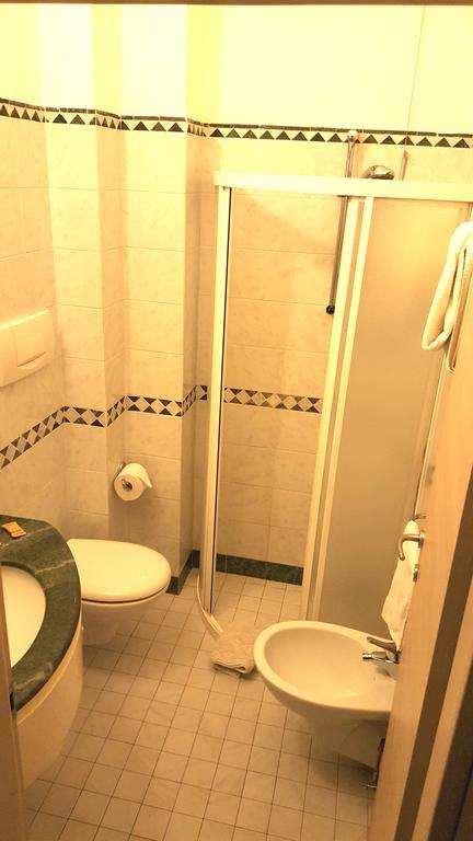 Classic Double or Twin Room with  lateral Sea View