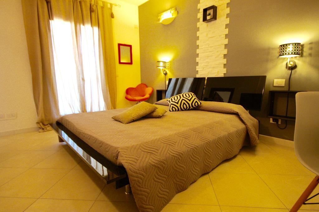 Habitación con cama extragrande.