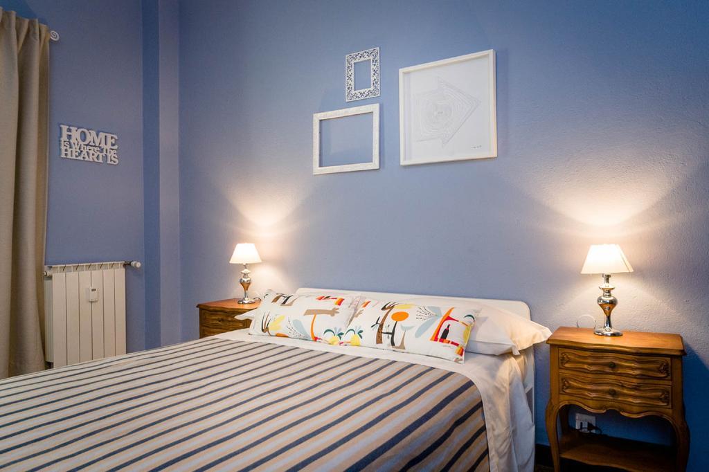 Ruime Tweepersoonskamer met Eigen Badkamer.