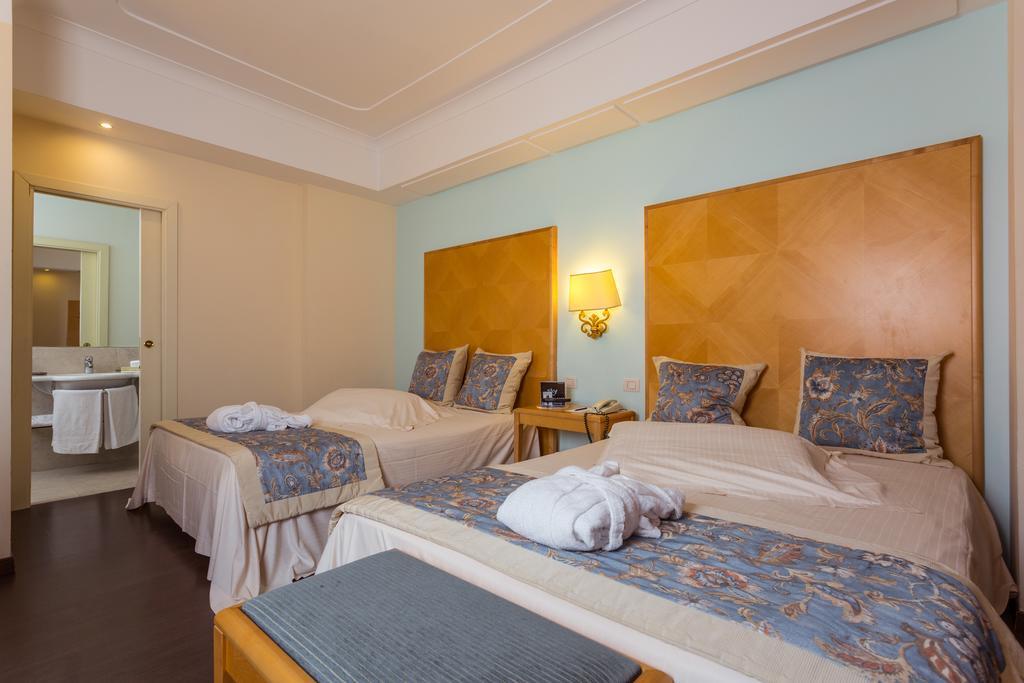 Chambre avec 2 Grands Lits Queen-Size