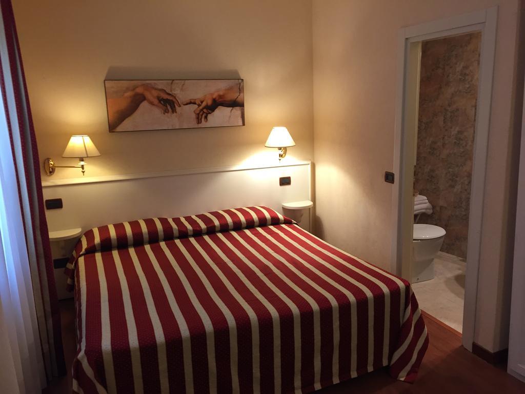 Doppel-/Zweibettzimmer mit Bad