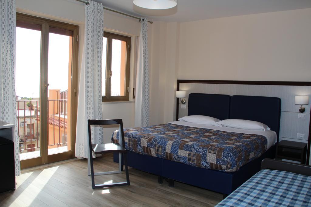 Double or Twin Room Sea View