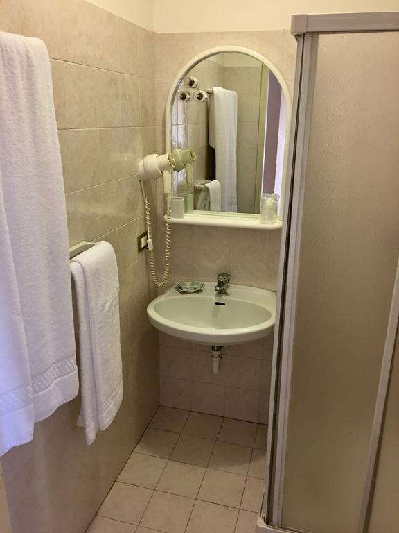 Kamer met Queensize Bed en Balkon