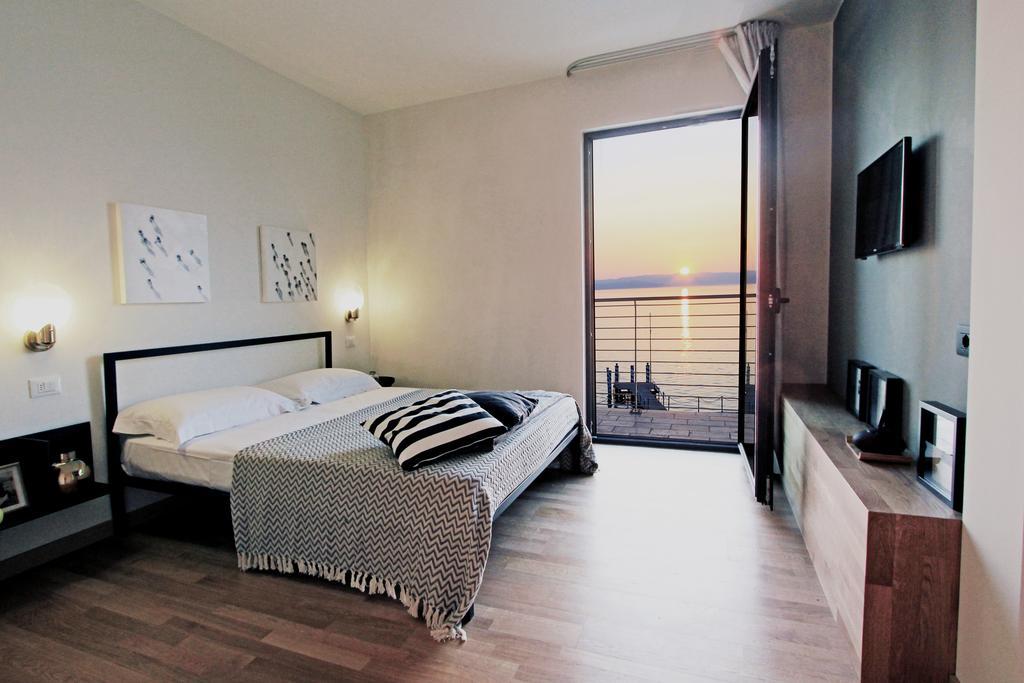 Deluxe Double Room Balcony Lake View,833245655:JPEG