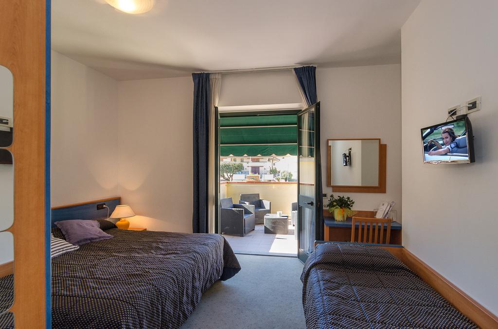 Dreibettzimmer mit Terrasse