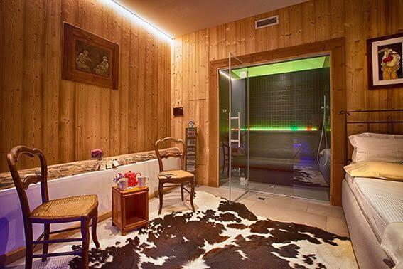 Deluxe Suite Spa Basement,401929965:JPEG
