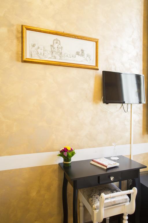 Single Room,645615873:JPEG