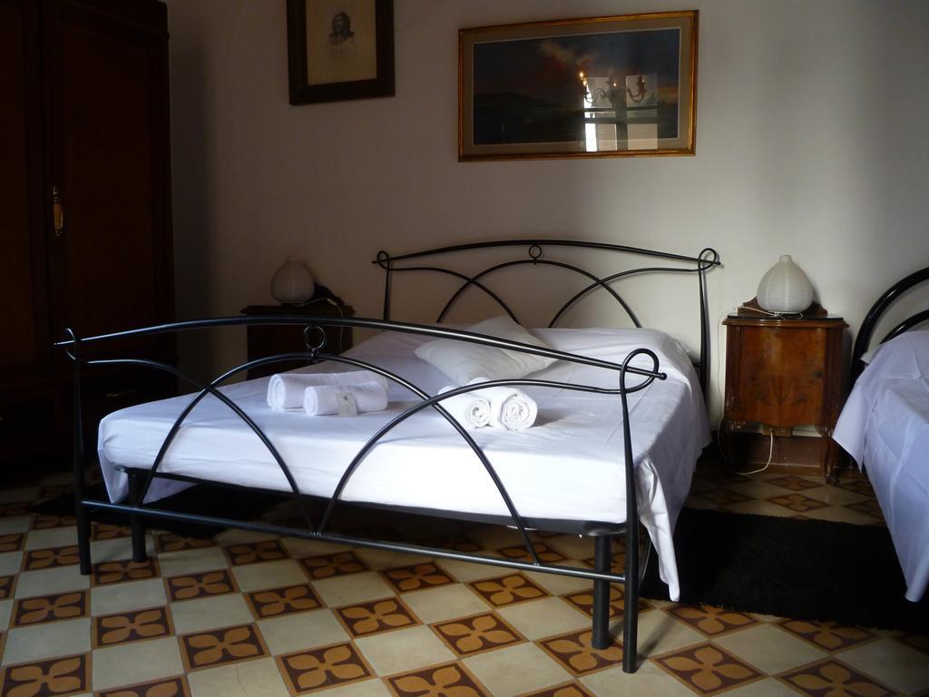 Tweepersoonskamer met Gedeelde Badkamer