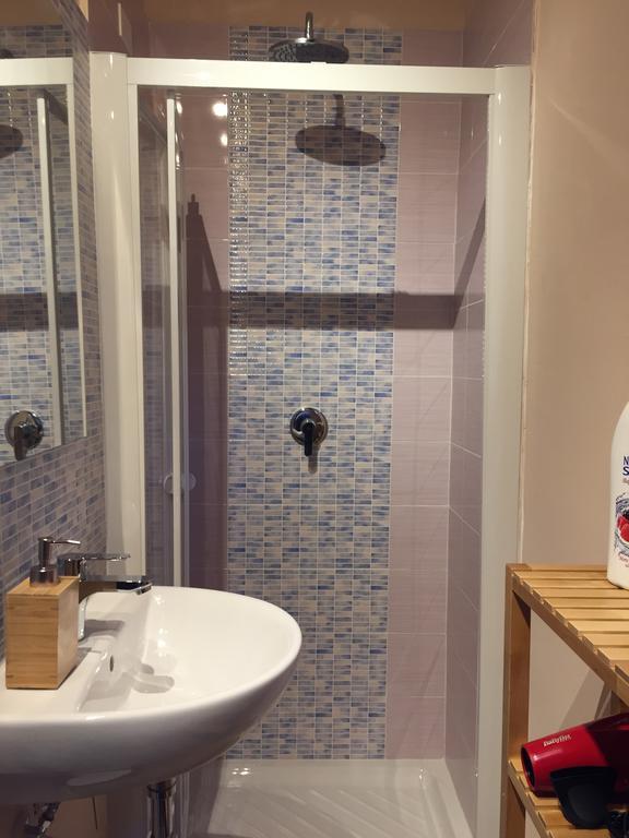 Tweepersoonskamer met 1 of 2 Bedden en Eigen Badkamer