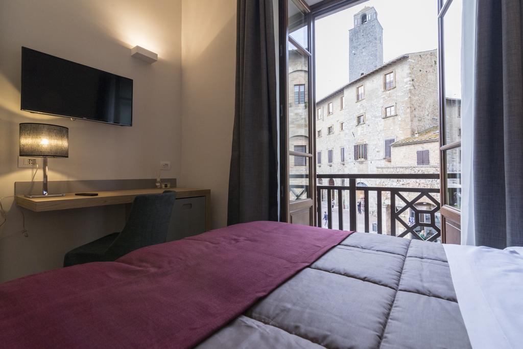 Chambre Double ou Lits Jumeaux avec Balcon - Vue sur Place