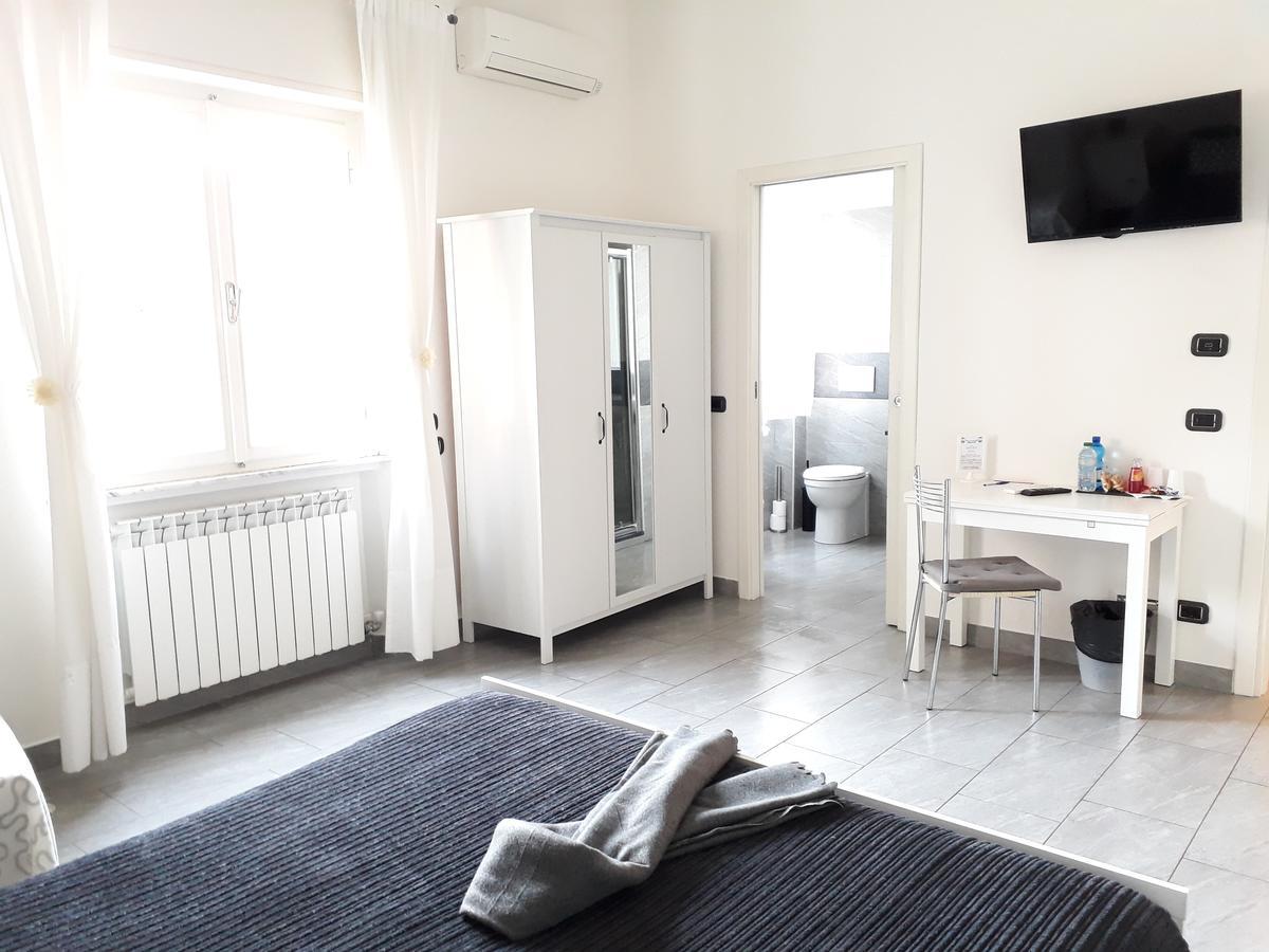Kamer met Queensize Bed en Eigen Badkamer