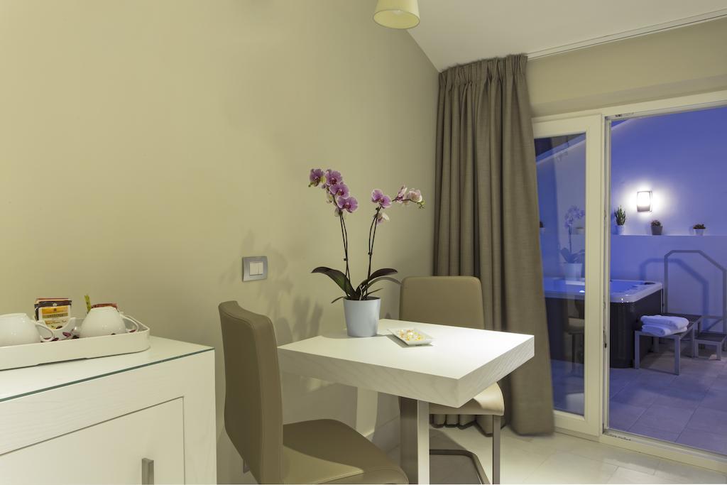 Luxury Suite Spa Bath Terrace,56407414:JPEG