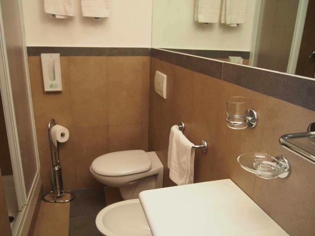 Standard Double Room,57174307:JPEG