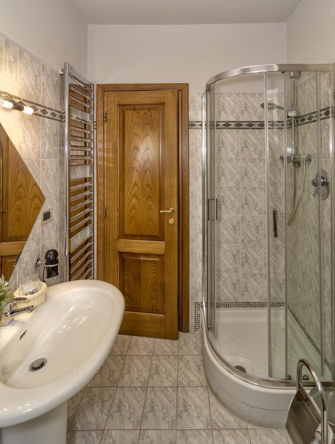 Double or Twin Room Private External Bathroom